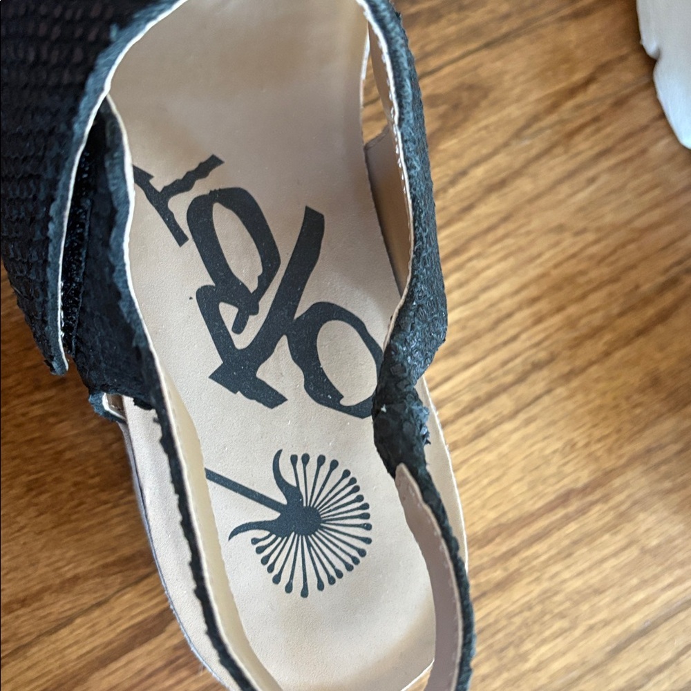 OTBT Black Textured Platform Sandals - Picture 5 of 6